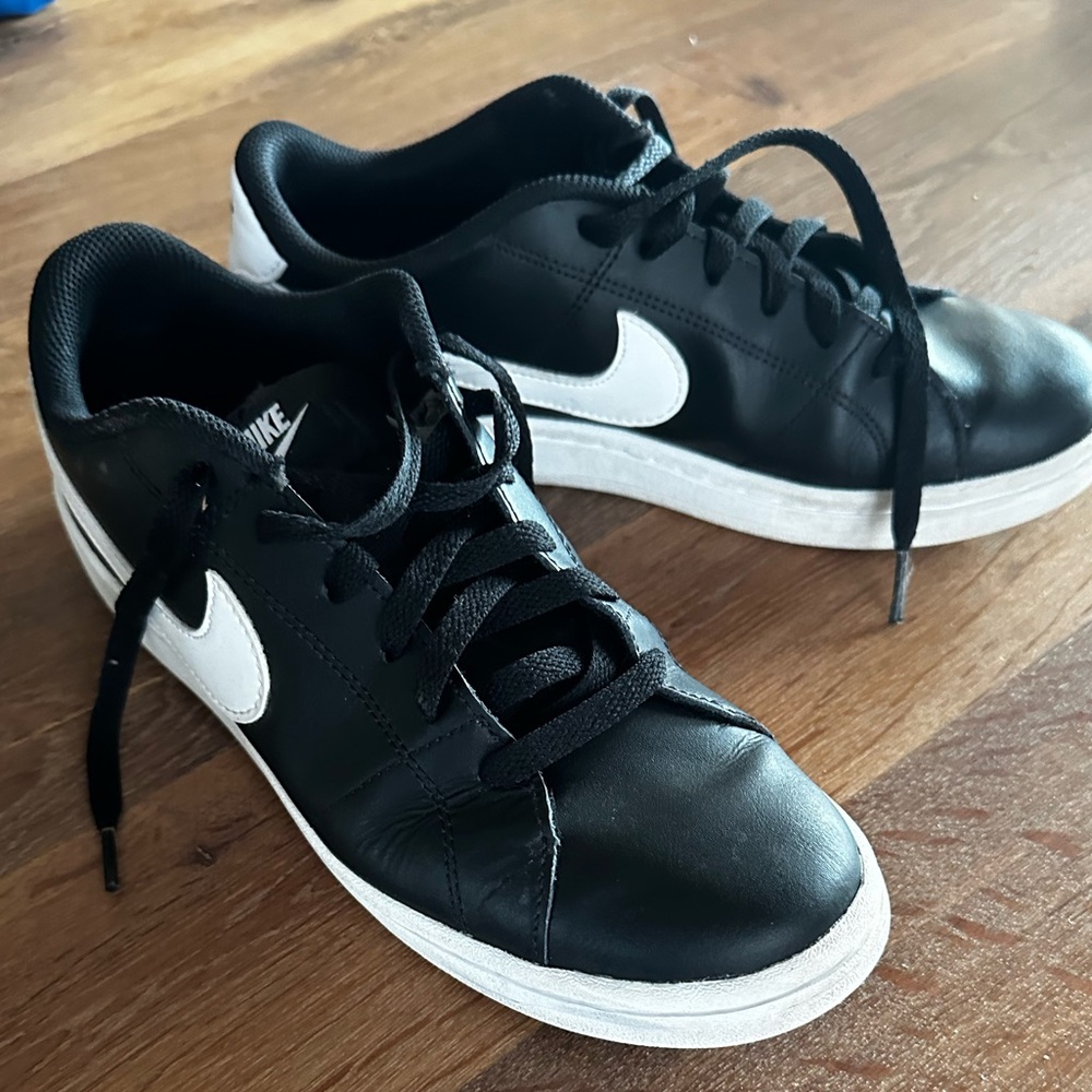 Women’s Nike Sneakers - 10